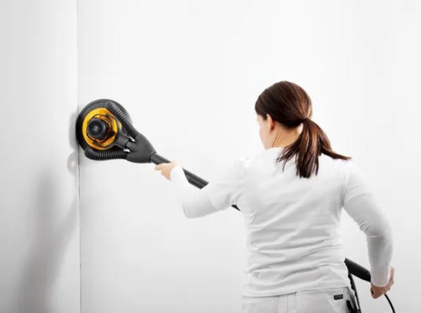 Abbildung Anwendung Mirka Abranet ACE 225mm Scheibe auf Mirka Leros Schleifer-Trockenbau.