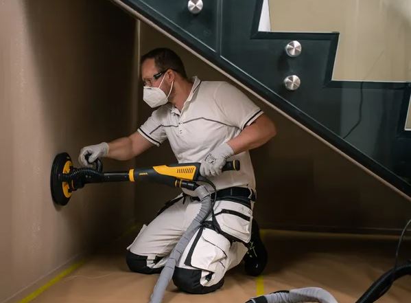 Abbildung Anwendung Mirka Abranet ACE 225mm Scheibe auf Mirka Leros Schleifer-Trockenbau 2.